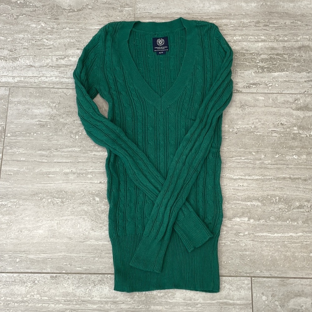 American Eagle Cable Knit V-Neck Sweater EUC